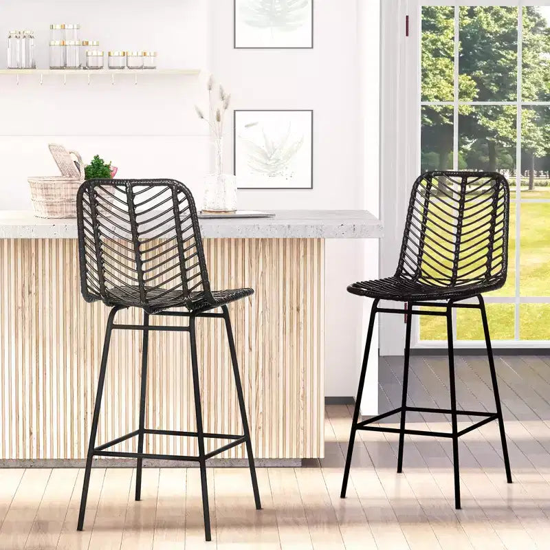 HOMCOM Modern Rattan Bar Stools Breathable Steel-Base Wicker Counter Height Barstools for Kitchen Counter